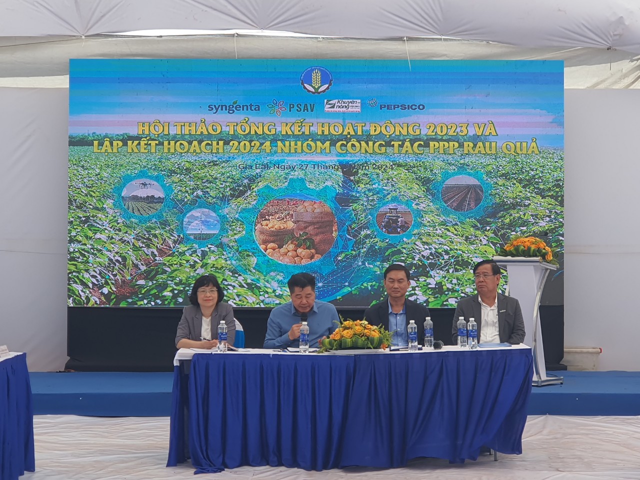 Ông Lê Quốc Thanh, Giám đốc Trung tâm Khuyến nông Quốc gia phát biểu tại hội thảo.