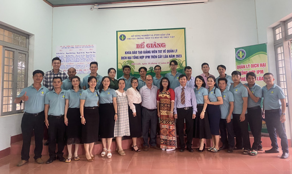 Bế giảng khóa đào tạo giảng viên IPM (TOT – IPM) trên cây lúa